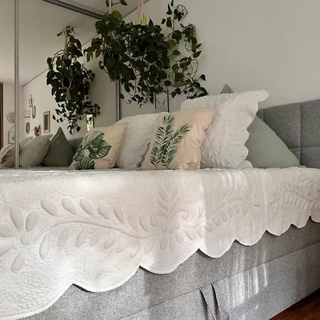 Stadtwohnung Mit Garten Apartment *