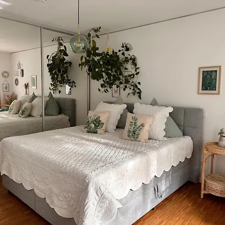 شقة Stadtwohnung Mit Garten *