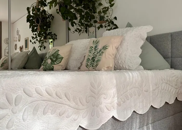 Stadtwohnung Mit Garten Appartement *